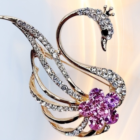 Swan-Shaped Brooch with Rhinestones on a Gold Color Alloy Base - Purple - Picture 2 of 6